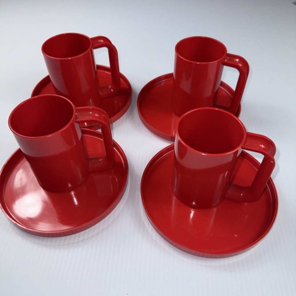 Vintage Carefree Stackable Plastic‎ Red Cup And Plate Set Of 4
